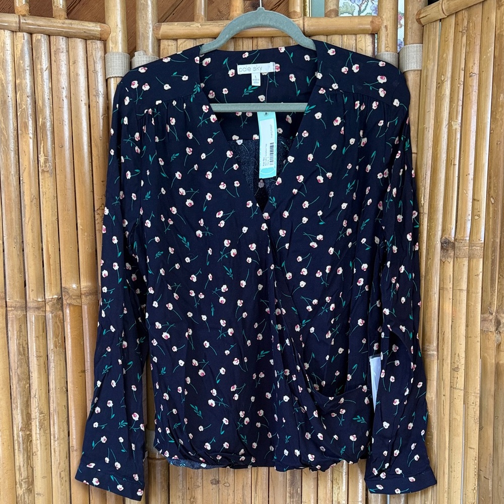 Pale Sky Navy Floral Women's Blouse. Size L NWT